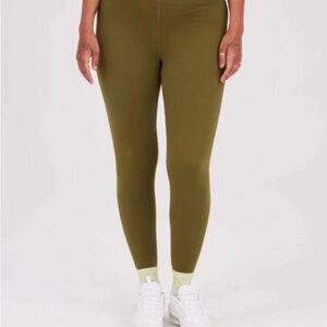 Girlfriend Collective Ultralight Float Leggings in Fern